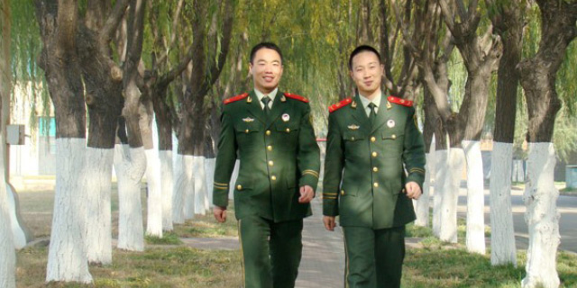 勞動(dòng)創(chuàng)造幸福未來(lái),風(fēng)琴防護(hù)罩生產(chǎn)廠家祝祝你胸前戴紅花!